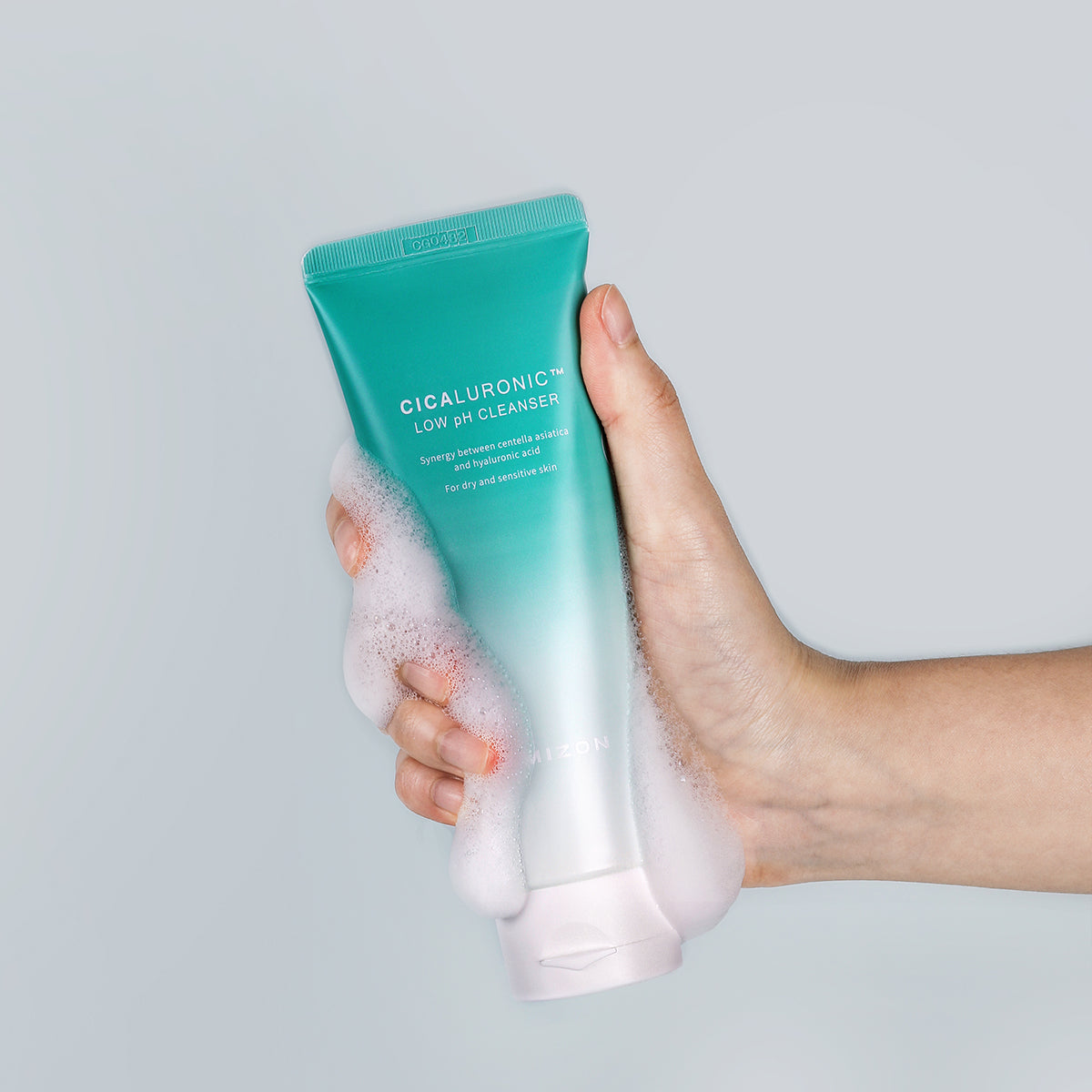 Cicaluronic Low pH Cleansing Foam